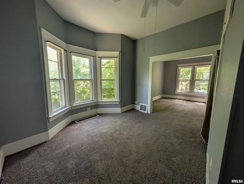 Tiny photo for 2833 8TH Avenue, Rock Island, IL 61201 (MLS # QC4266279)