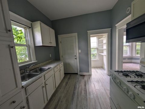 Tiny photo for 2833 8TH Avenue, Rock Island, IL 61201 (MLS # QC4266279)