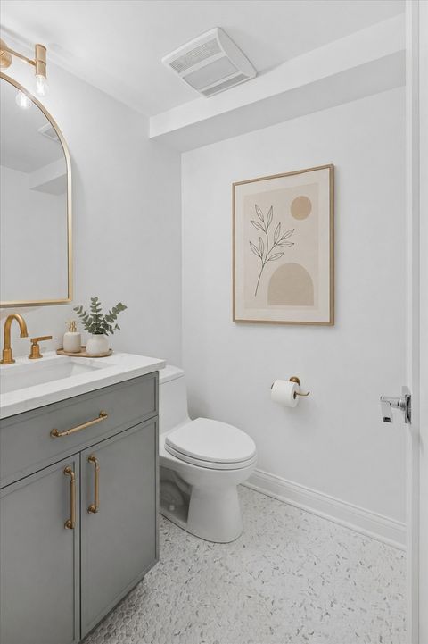 Tiny photo for 3031 Indianwood Road, Wilmette, IL 60091 (MLS # 12622098)