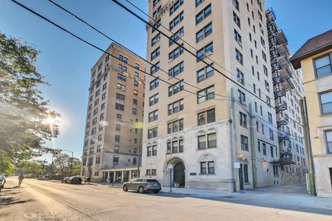 Tiny photo for 1755 E 55th Street #301, Chicago, IL 60615 (MLS # 12471114)