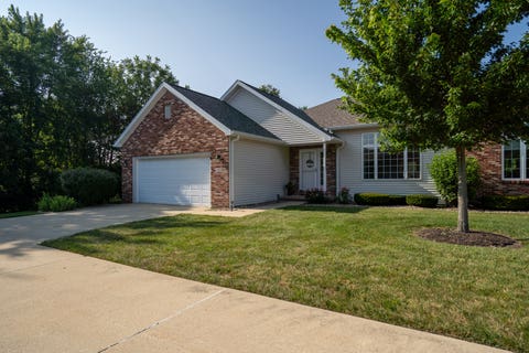 Tiny photo for 1402 Caro Court #1402, Mahomet, IL 61853 (MLS # 12653310)