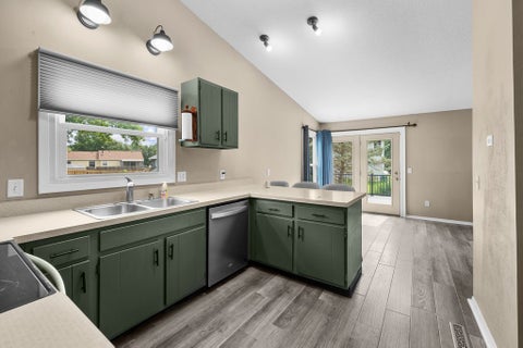 Tiny photo for 1503 W 46TH Place, Davenport, IA 52806 (MLS # 12759882)