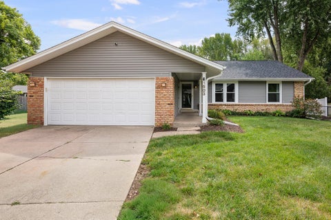 Photo of 1503 W 46TH Place, Davenport, IA 52806 (MLS # 12759882)