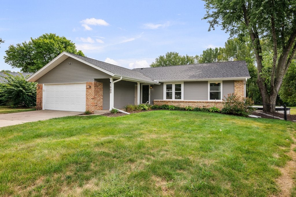 1503 W 46TH Place