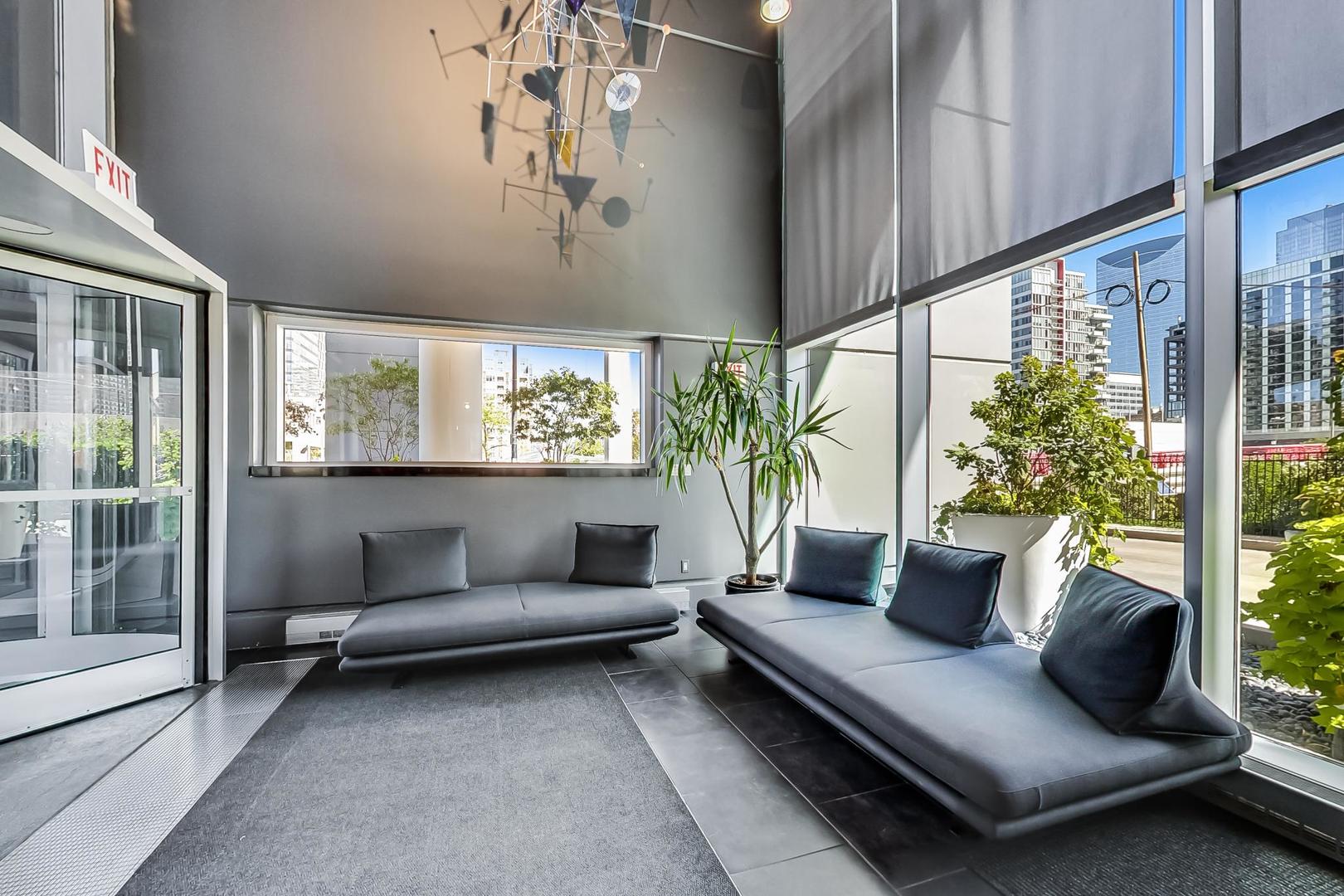 737 W Washington Boulevard 3304