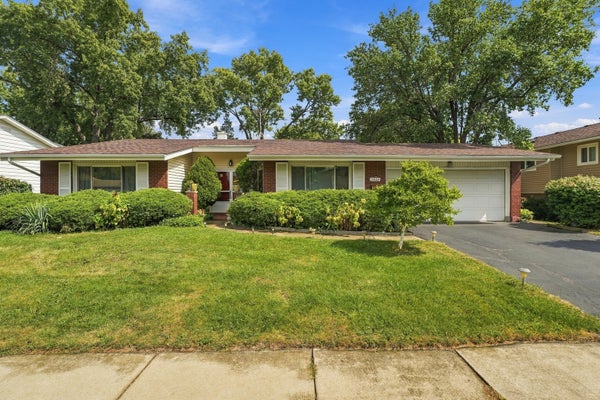 6429 TAYLOR DR, WOODRIDGE, IL 60517 - Image 8a854841b803df6d108cde52febd48ff/1996465566