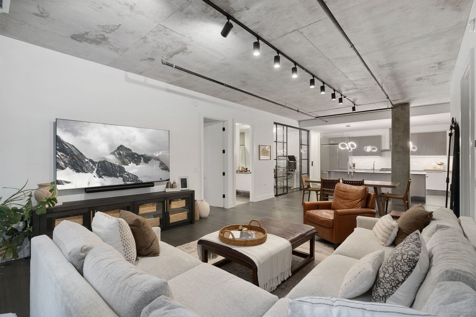 111 S Peoria Street 506