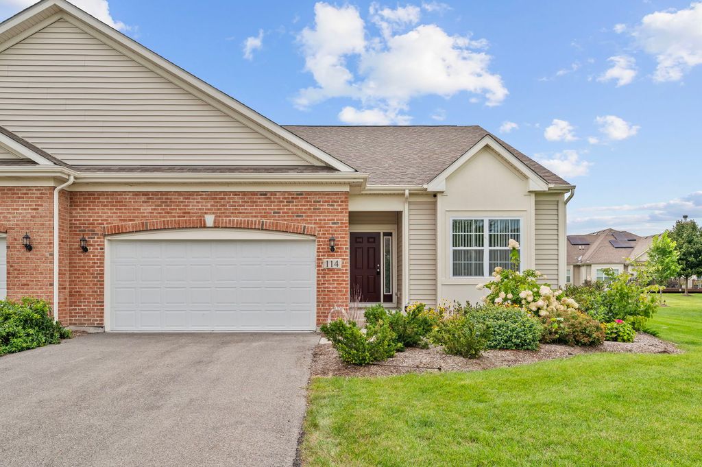 Photo for 114 Easton Drive, Gilberts, IL 60136 (MLS # 12457992)