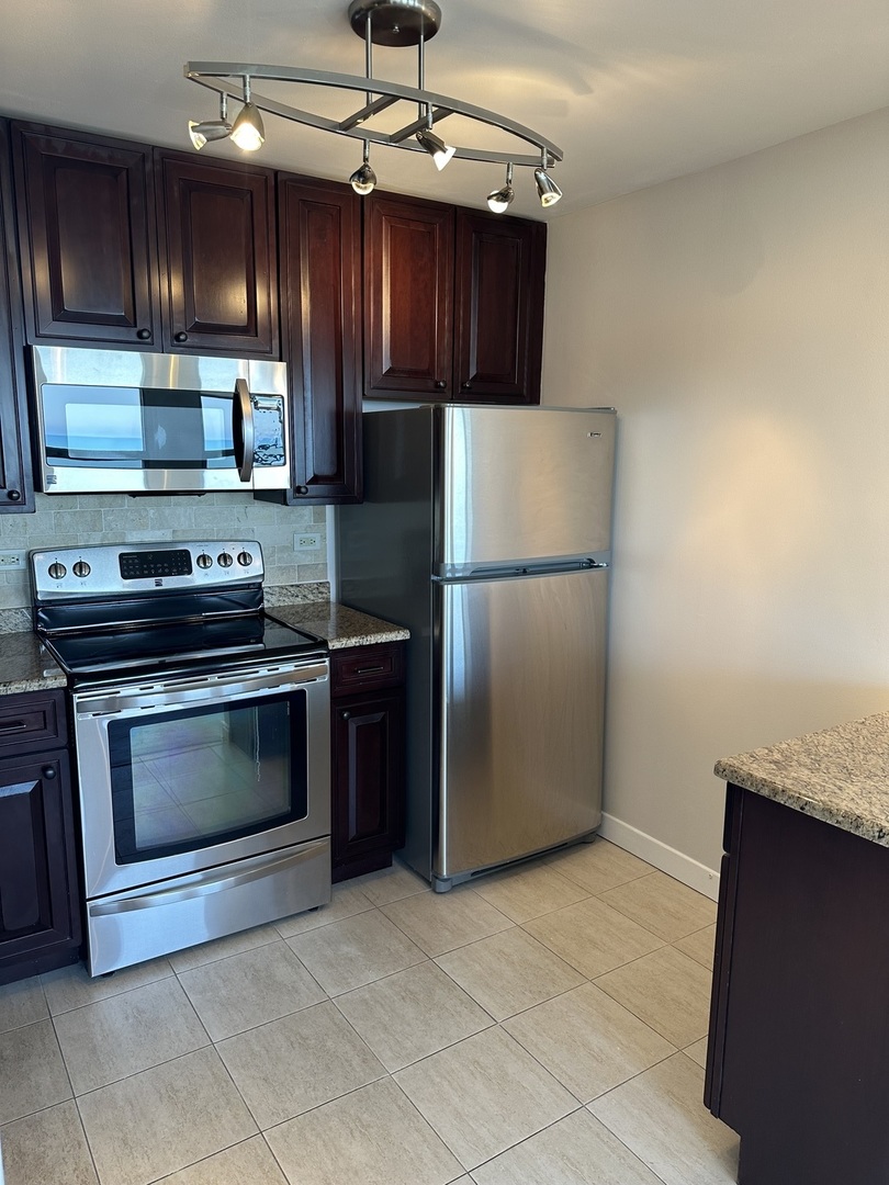 2626 N Lakeview Avenue 2607