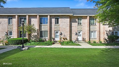 Photo of 1016 N Mill Street #5, Naperville, IL 60563 (MLS # 12532639)