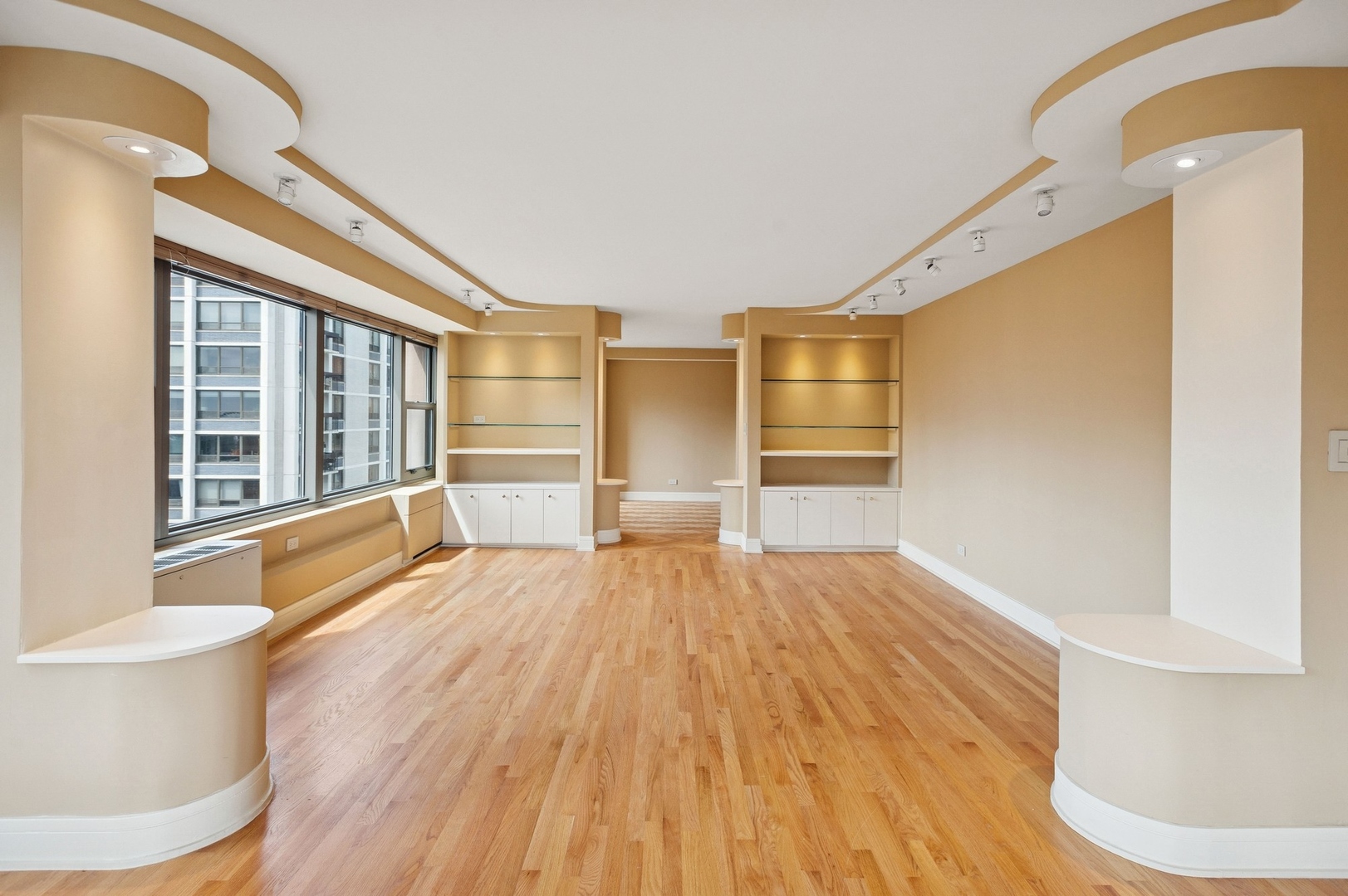 247 E Chestnut Street 2303