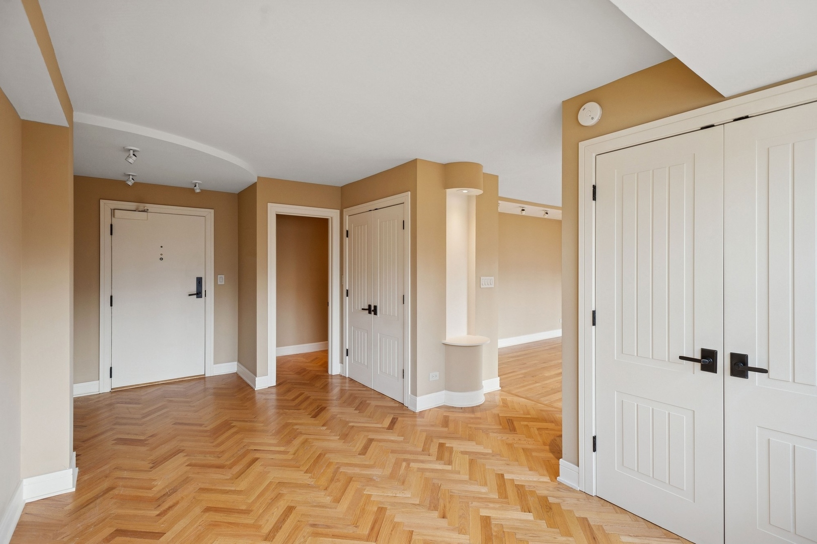 247 E Chestnut Street 2303