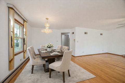 Tiny photo for 4230 Prairie Avenue, Brookfield, IL 60513 (MLS # 12610779)