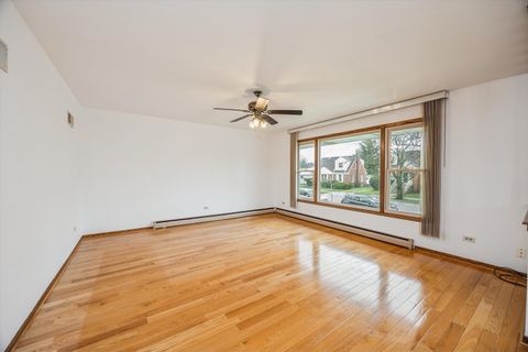 Tiny photo for 4230 Prairie Avenue, Brookfield, IL 60513 (MLS # 12610779)