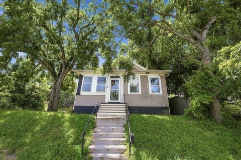 Photo of 1522 Bridge Avenue, Davenport, IA 52803 (MLS # 12688890)