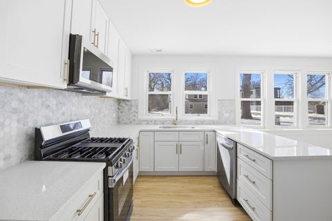 Tiny photo for 2908 Oakwood Avenue, McHenry, IL 60051 (MLS # 12595636)