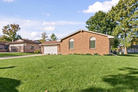 Tiny photo for 104 Surrey Court, Monticello, IL 61856 (MLS # 12785011)
