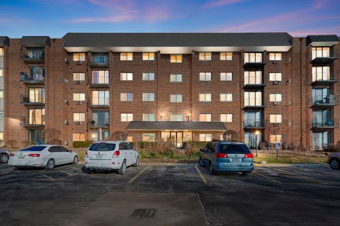 Photo of 4711 Saint Joseph Creek Drive #5H, Lisle, IL 60532 (MLS # 12565148)