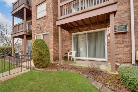 Tiny photo for 14810 Kilpatrick Avenue #6E, Midlothian, IL 60445 (MLS # 12584439)