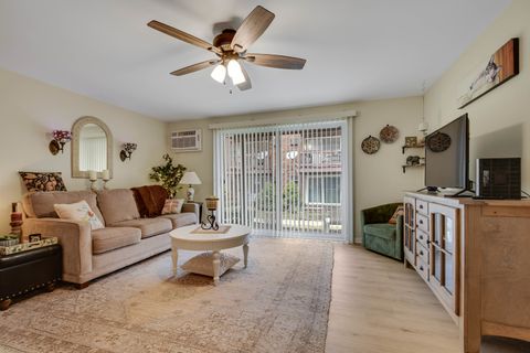 Tiny photo for 14810 Kilpatrick Avenue #6E, Midlothian, IL 60445 (MLS # 12584439)