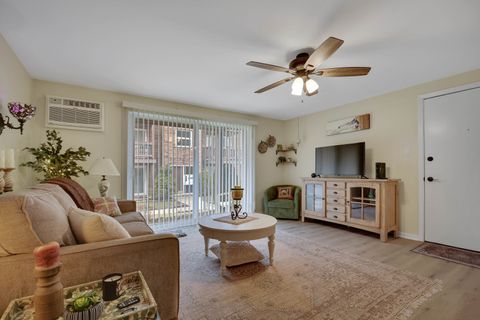 Tiny photo for 14810 Kilpatrick Avenue #6E, Midlothian, IL 60445 (MLS # 12584439)