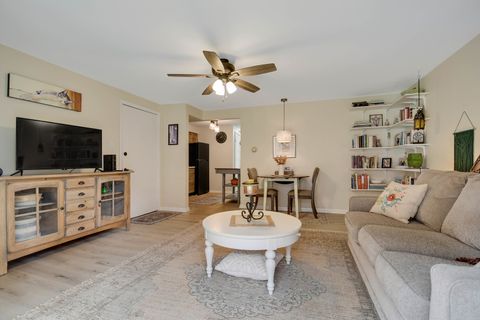 Tiny photo for 14810 Kilpatrick Avenue #6E, Midlothian, IL 60445 (MLS # 12584439)