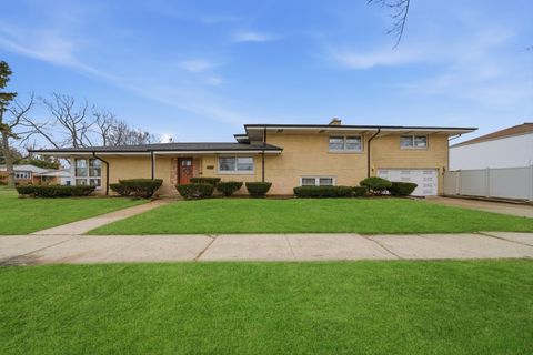 Tiny photo for 10800 S Tripp Avenue, Oak Lawn, IL 60453 (MLS # 12562026)