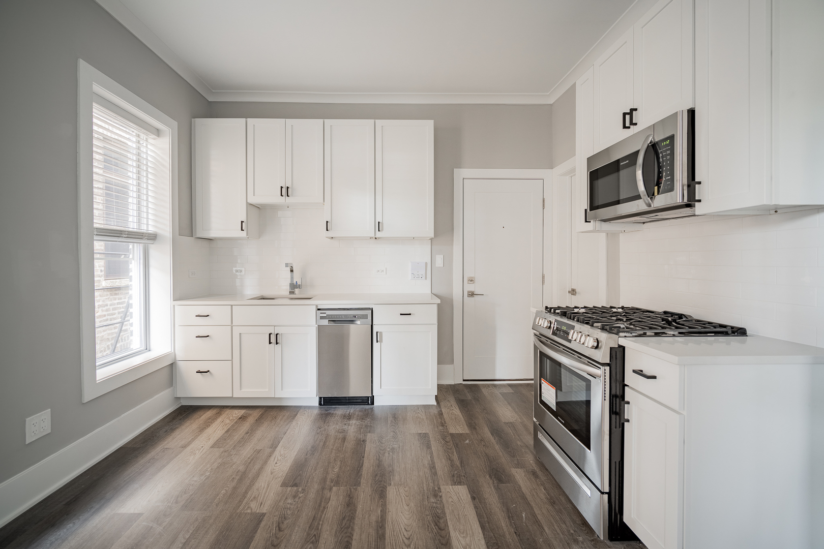 1472 W ERIE Street 2R