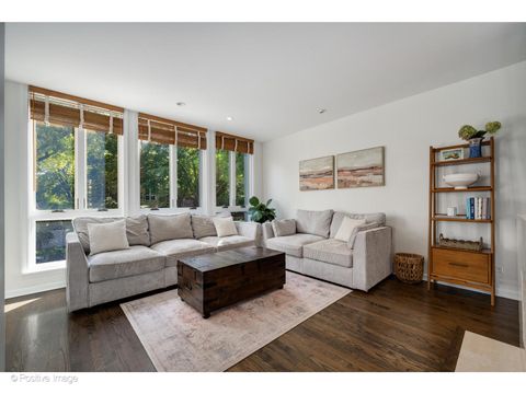 Tiny photo for 2124 N Lakewood Avenue, Chicago, IL 60614 (MLS # 12489560)