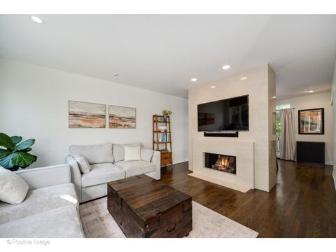 Tiny photo for 2124 N Lakewood Avenue, Chicago, IL 60614 (MLS # 12489560)