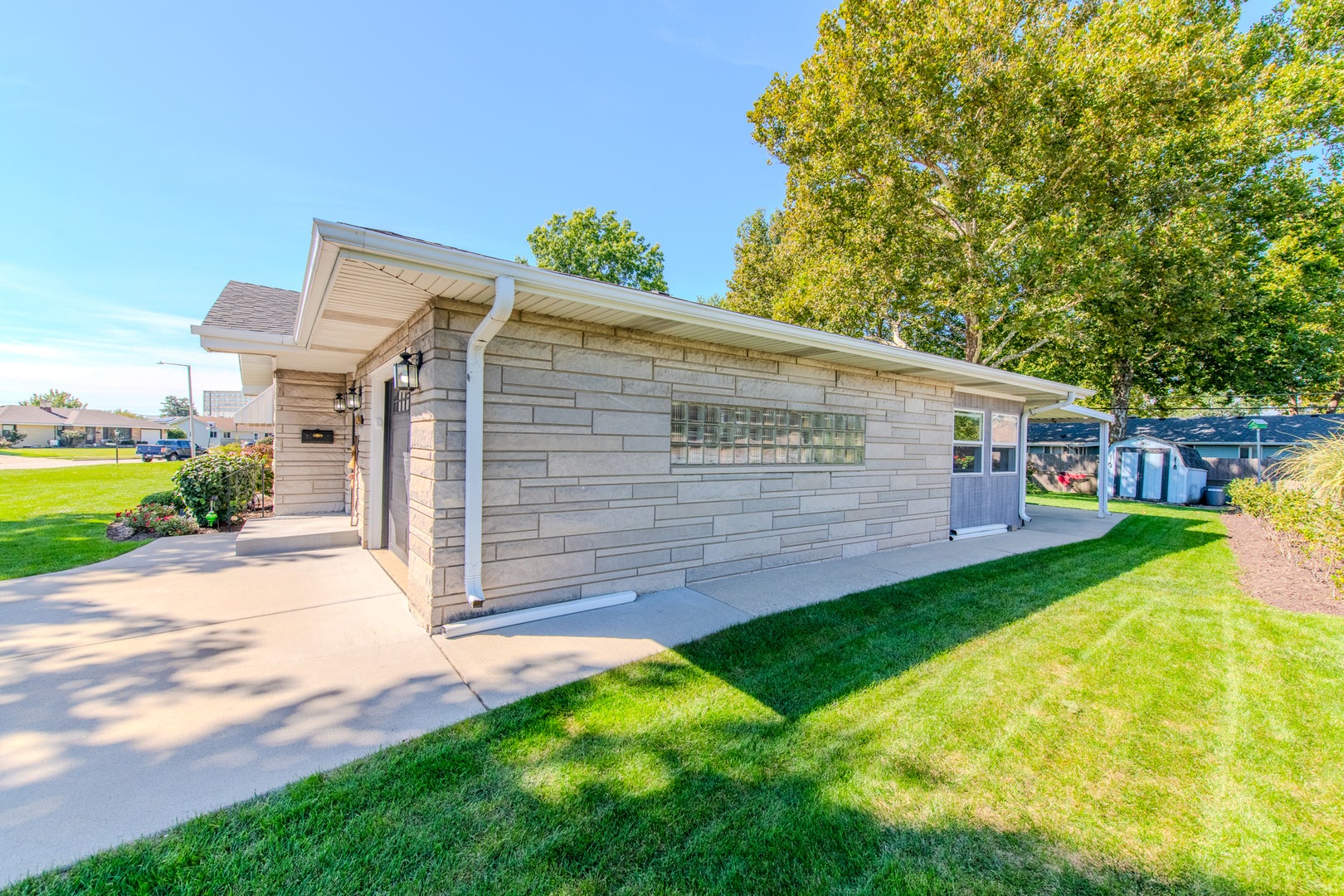 405 Bevan Drive E
