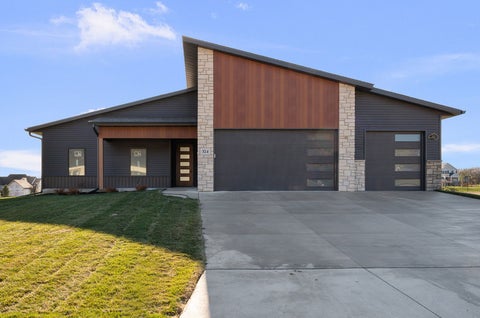 Photo of 324 Linda Lane, Riverdale, IA 52722 (MLS # 12783334)