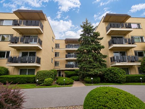 Photo of 8230 Elmwood Avenue #304, Skokie, IL 60077 (MLS # 12680279)