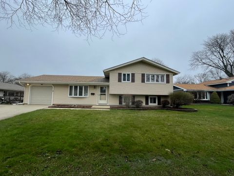 Photo of 900 Georgean Lane, Schaumburg, IL 60193 (MLS # 12612192)