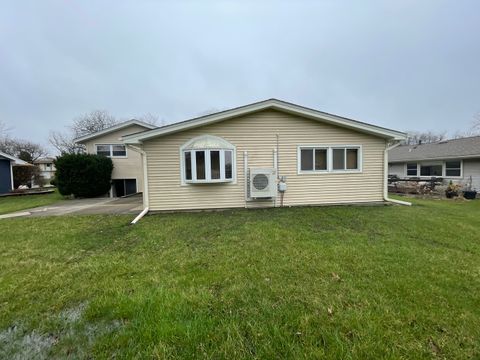 Tiny photo for 900 Georgean Lane, Schaumburg, IL 60193 (MLS # 12612192)