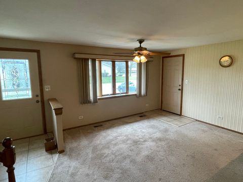 Tiny photo for 900 Georgean Lane, Schaumburg, IL 60193 (MLS # 12612192)