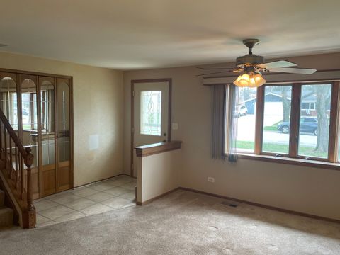 Tiny photo for 900 Georgean Lane, Schaumburg, IL 60193 (MLS # 12612192)
