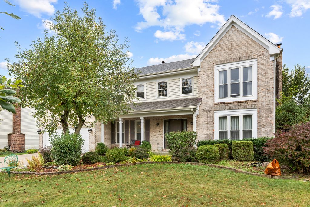 Photo for 1525 Sandburg Drive, Schaumburg, IL 60173 (MLS # 12496288)