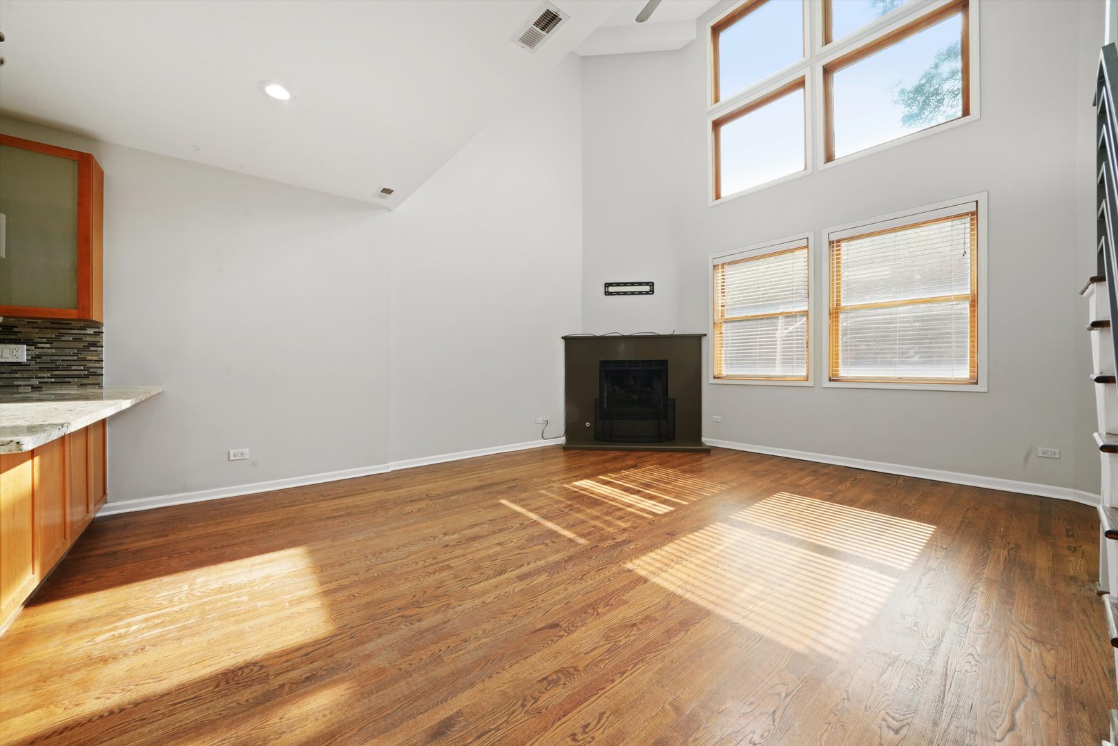 1550 N Leavitt Street 1550