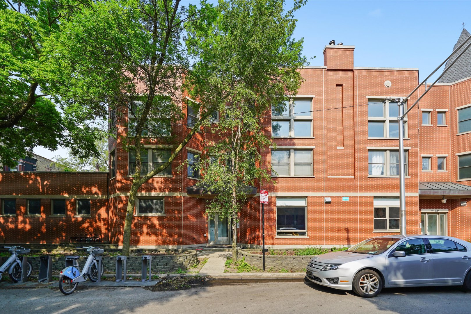 1550 N Leavitt Street 1550