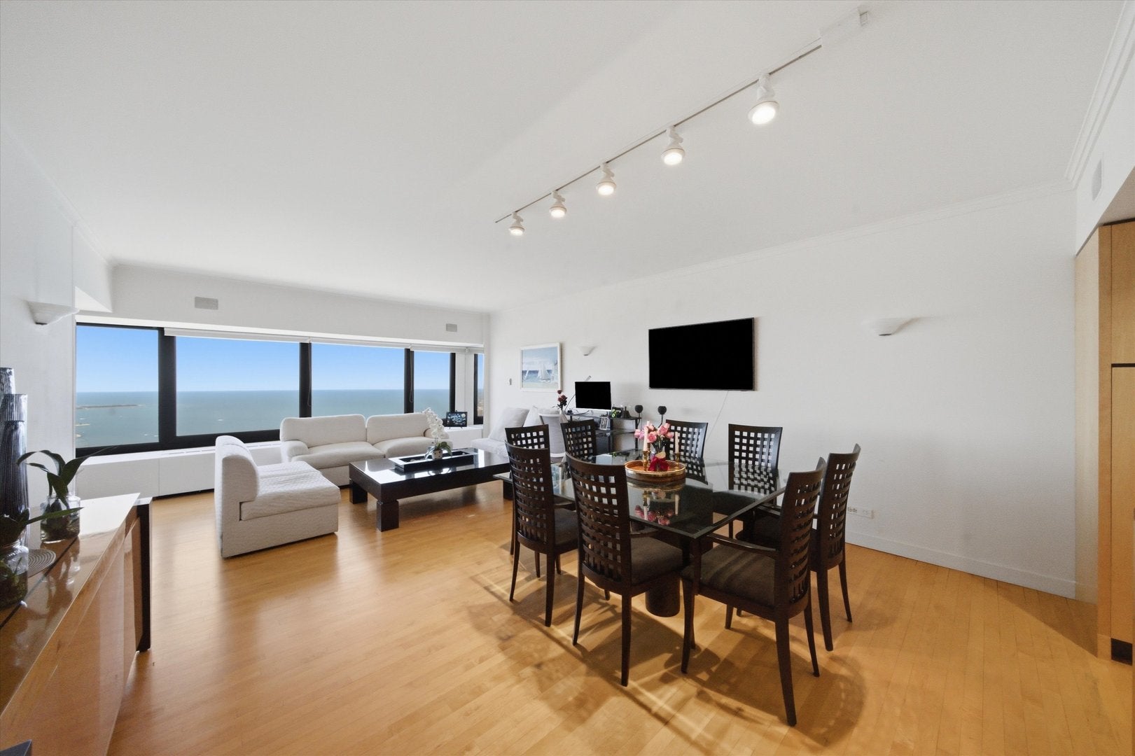175 E Delaware Place 6504