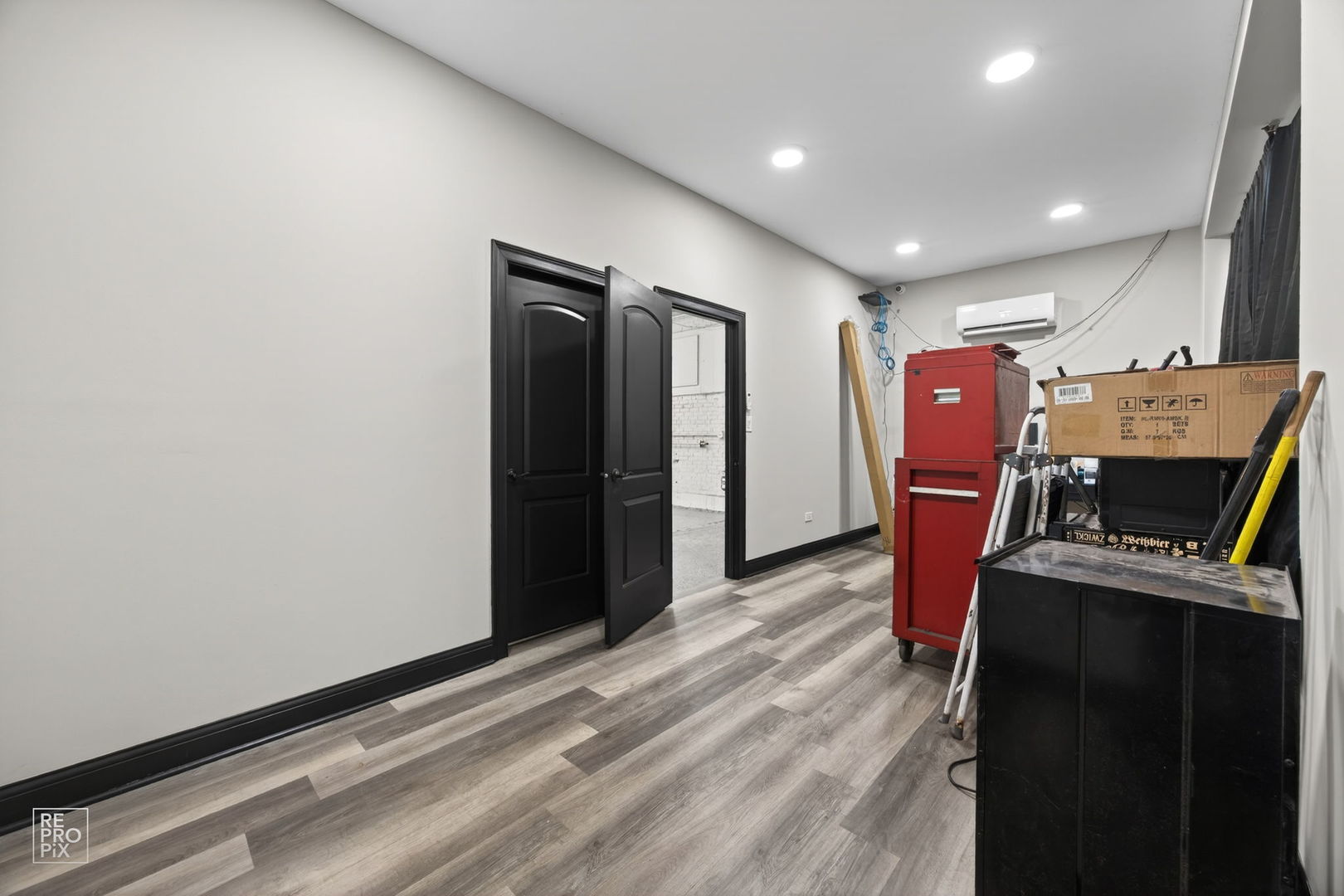 3327 W Columbus Avenue