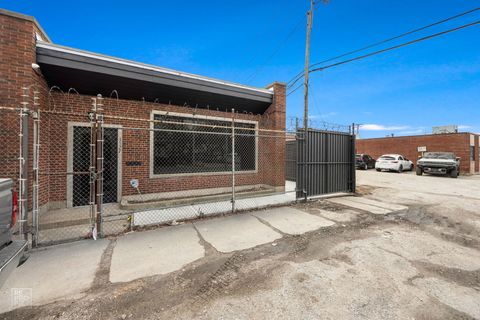 3327 W Columbus Avenue Chicago IL 60652