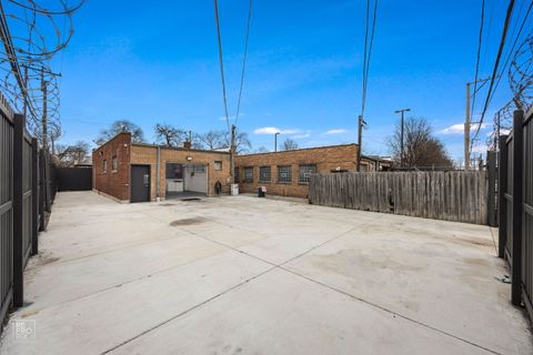 3327 W Columbus Avenue Chicago IL 60652