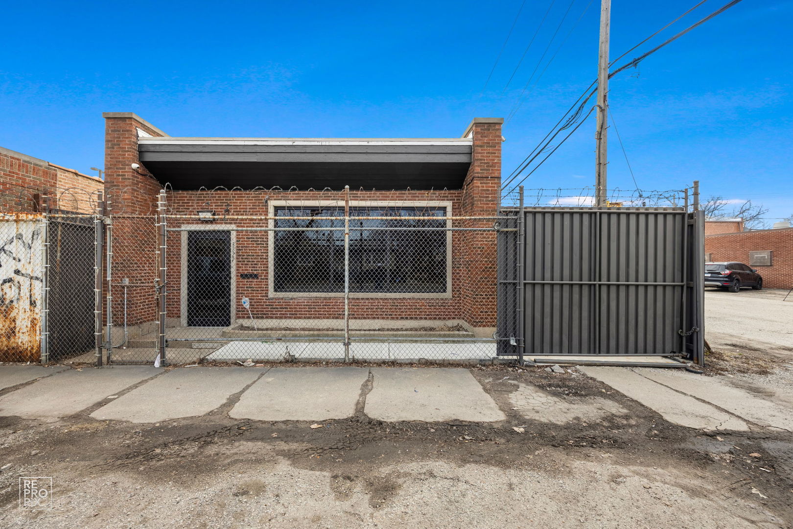 3327 W Columbus Avenue