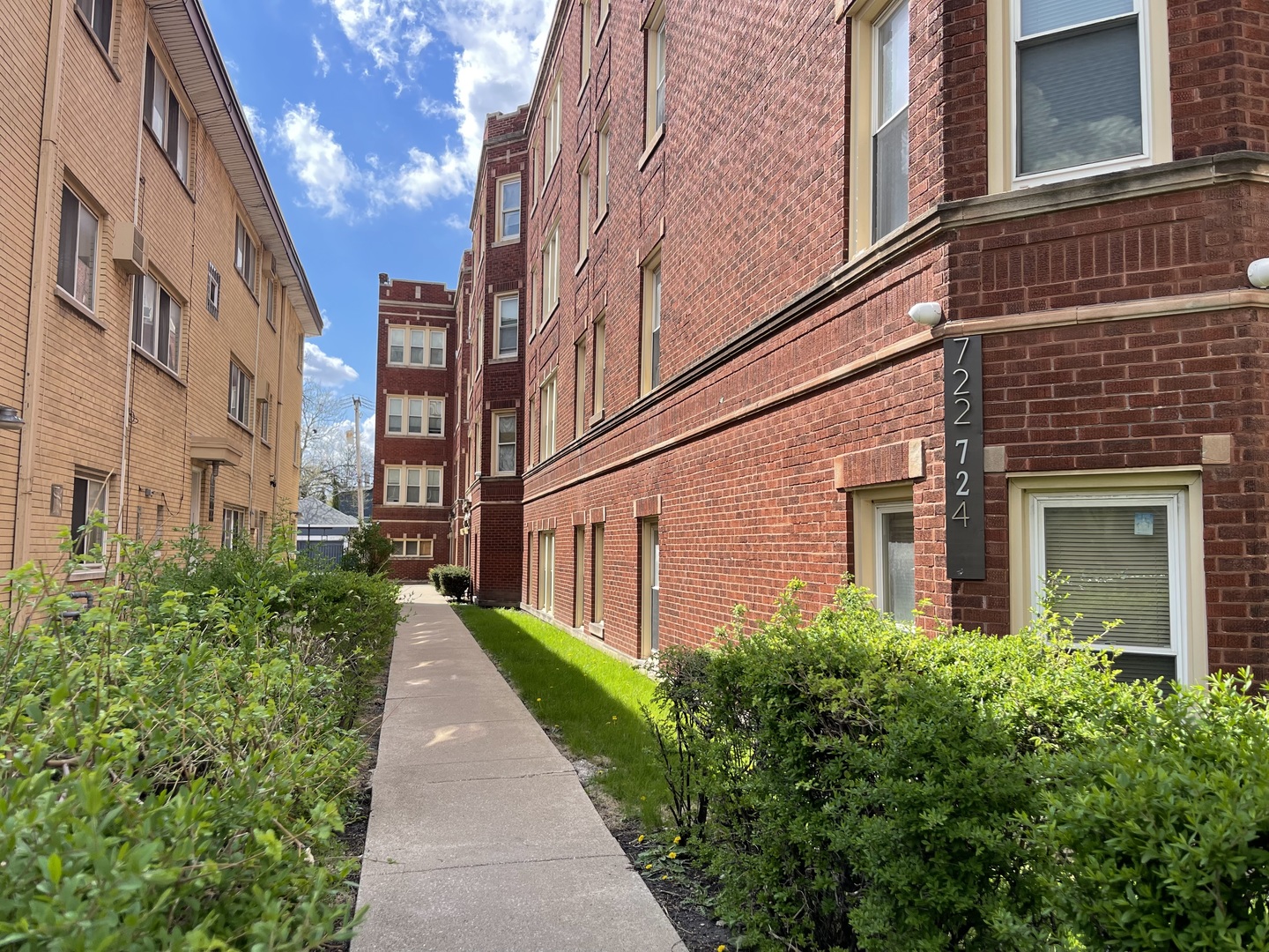 722 N AUSTIN Boulevard 3W