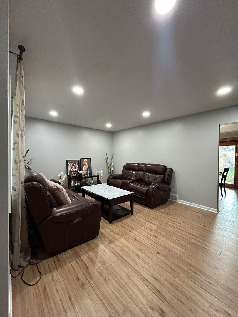 1316 S Quail