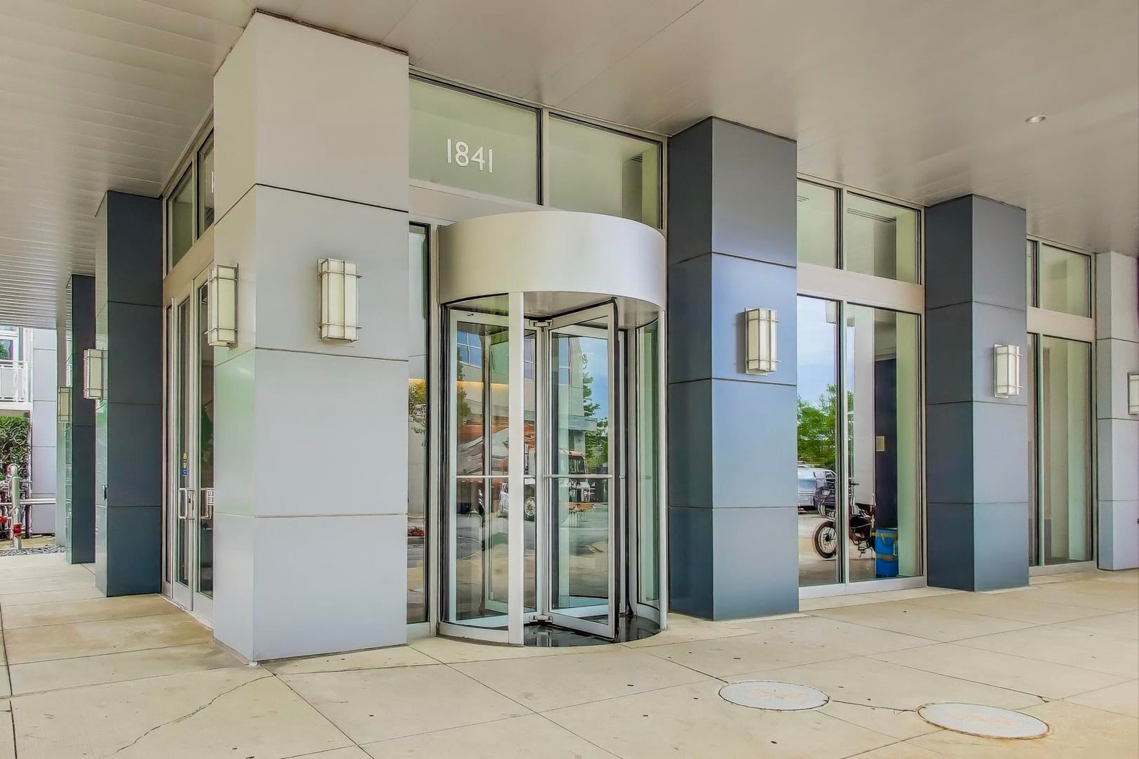 1841 S Calumet Avenue 2105