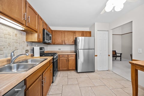Tiny photo for 609 Edinburgh Lane #B, Prospect Heights, IL 60070 (MLS # 12791841)