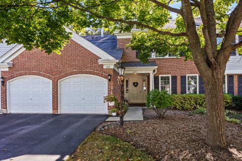 Photo of 609 Edinburgh Lane #B, Prospect Heights, IL 60070 (MLS # 12791841)